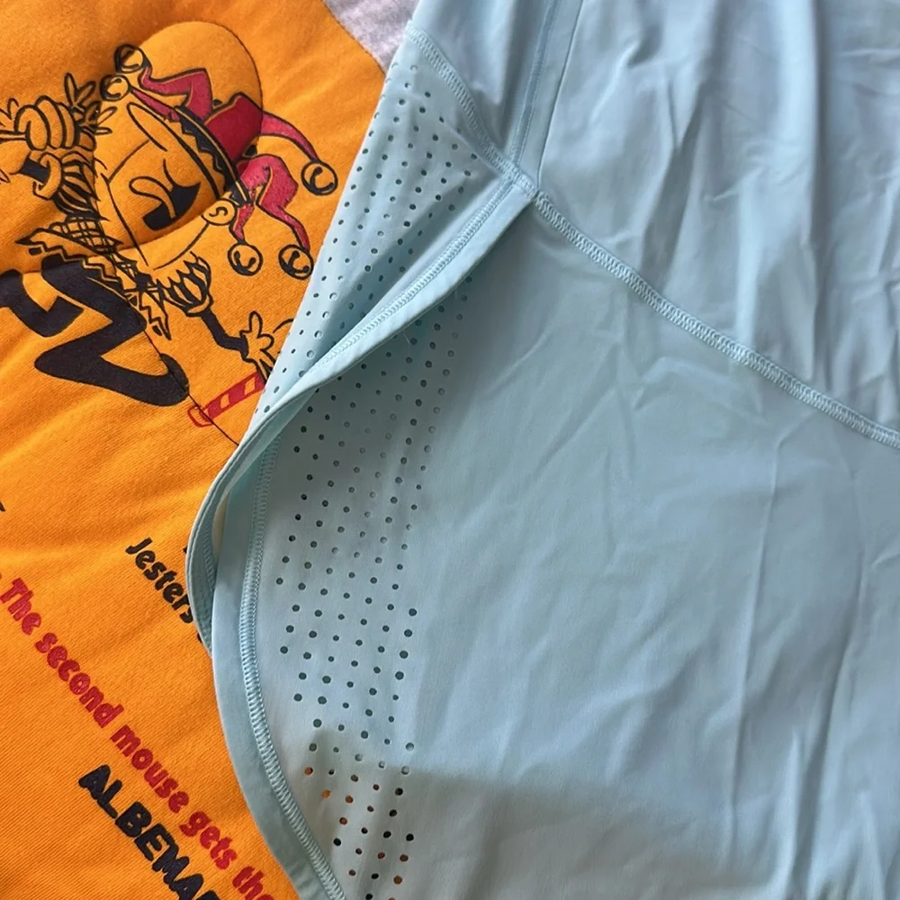 Lululemon High Neck Split Hem Run Tank in Icing Blue Sz 2! - Picture 8 of 9